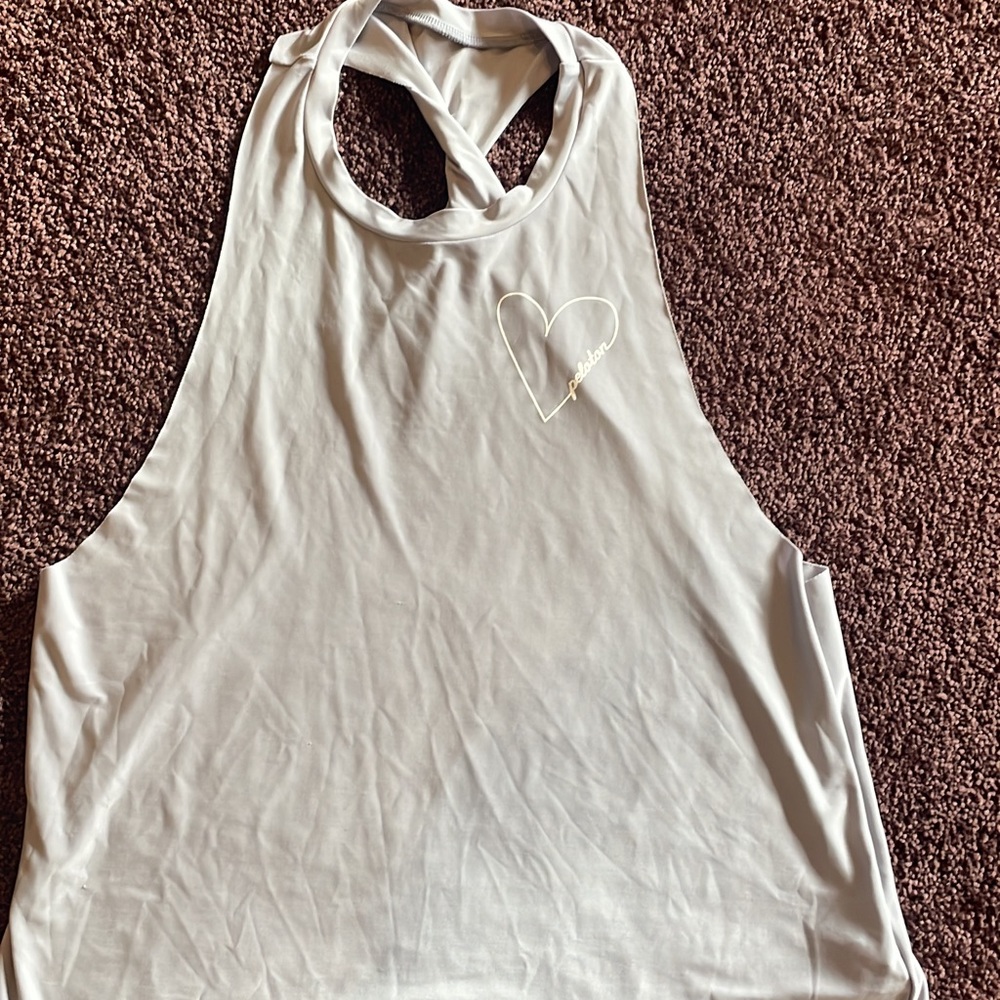 Onzie x Peloton flow twist back tank. Size medium. EUC